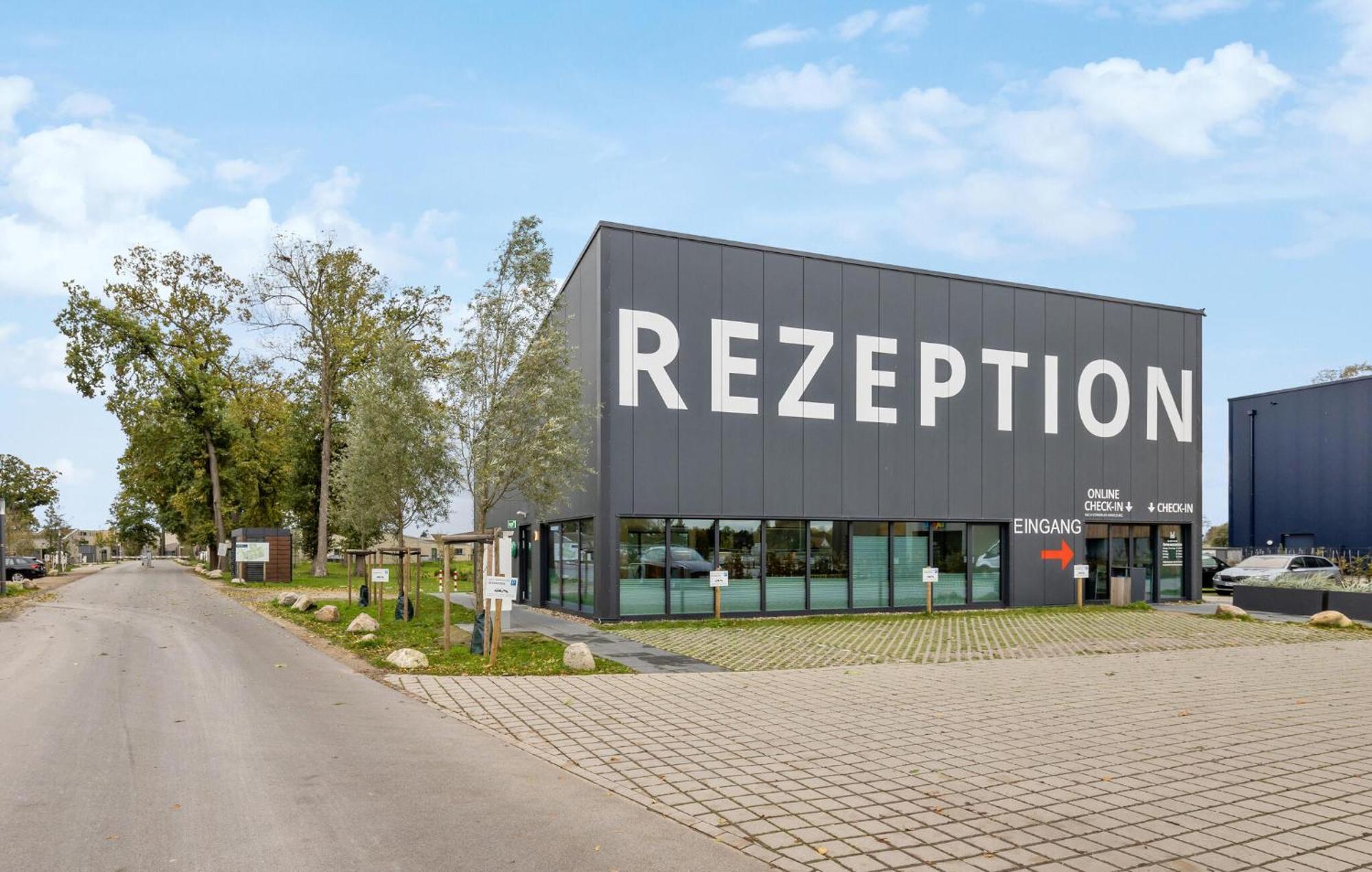 Awesome Home In Lembruch-Duemmer See With Kitchen Exterior photo